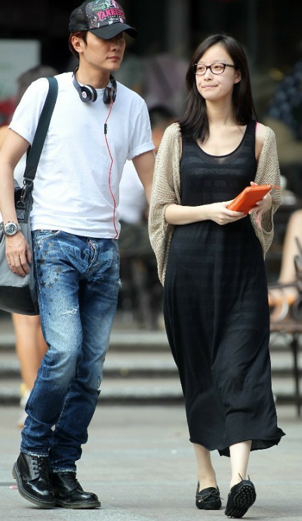 倪妮馮紹峰海量親密照 網友：貌合神離