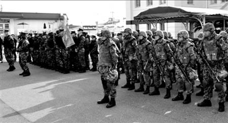 3日，日本和美國在駐日美國海軍佐世保基地舉行基地警備訓練開幕式。新華社發 