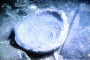 疑似元軍戰船發射的炮彈殘片