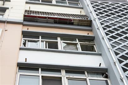 高壓鍋煮粽子突發爆炸 過路車慘淋糯米雨 高壓鍋煮粽子突發爆炸 過路車慘淋糯米雨