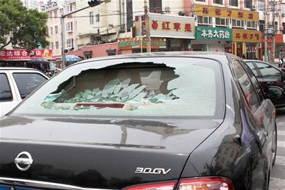 高壓鍋煮粽子突發爆炸 過路車慘淋糯米雨 高壓鍋煮粽子突發爆炸 過路車慘淋糯米雨