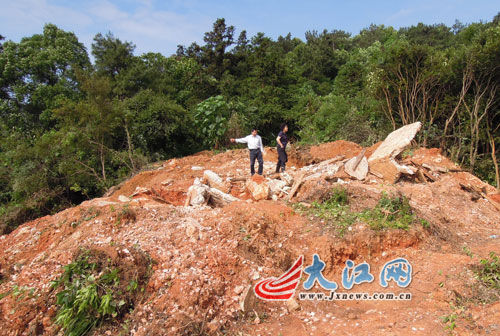 學者墳墓遭強拆,尸骨被支鍋火化 學者墳墓遭強拆,尸骨被支鍋火化
