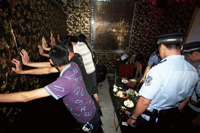 男子出租屋嫖娼被抓現行