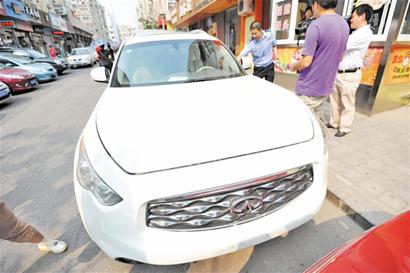 男子偷走好友40萬英菲尼迪 被抓時喊警察叔叔