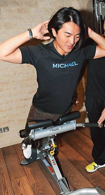 鄭伊健裸半身跑步 與蒙嘉慧結婚前健身照曝光