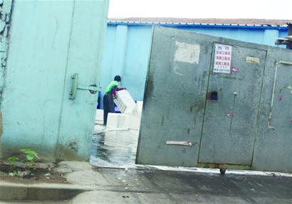 餐具消毒黑作坊竟是衛生A級單位 腐臭污水橫流