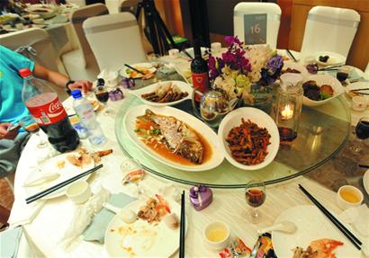 婚宴浪費變剩宴 青島1年倒掉數億元 婚宴浪費變剩宴 青島1年倒掉數億元