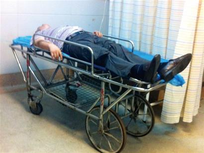 爭出租游客被捅 爭出租游客被捅