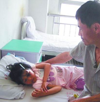 女兒失明骨折媽媽忍痛停藥 女兒失明骨折媽媽忍痛停藥