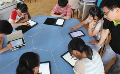 青島19中上課寫作業全用平板電腦 政府買單