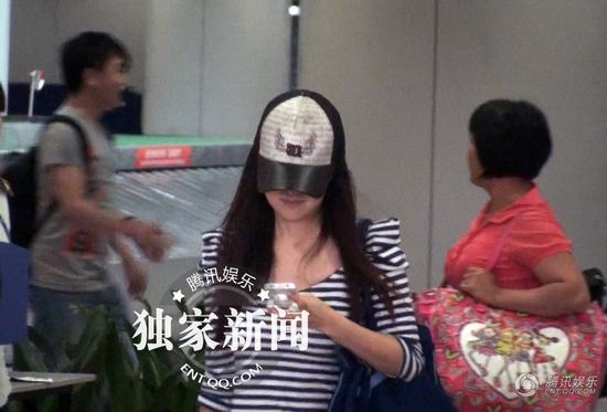 經緯戀情再曝光 牽手新歡回家 經緯戀情再曝光 牽手新歡回家