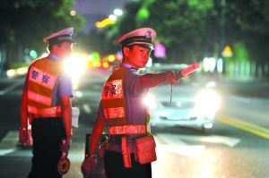 10月起駕考加試夜間用燈 濫開遠光燈扣分罰200元