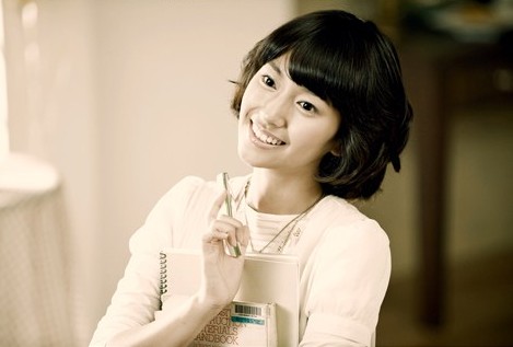 韓女主播穿透視裝播奧運引爭議 的內褲痕跡清晰可見