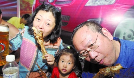 青島啤酒節美食吃不停:辣兔頭白香腸荷葉龍蝦香嫩鮮美