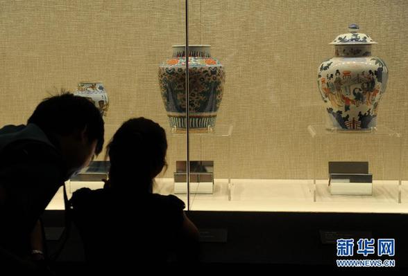 天下收藏修復被王剛砸碎文物贗品展覽