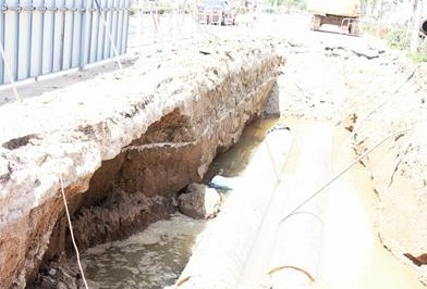 3米深坑作業路面遭塌方 年輕工人慘遭活埋