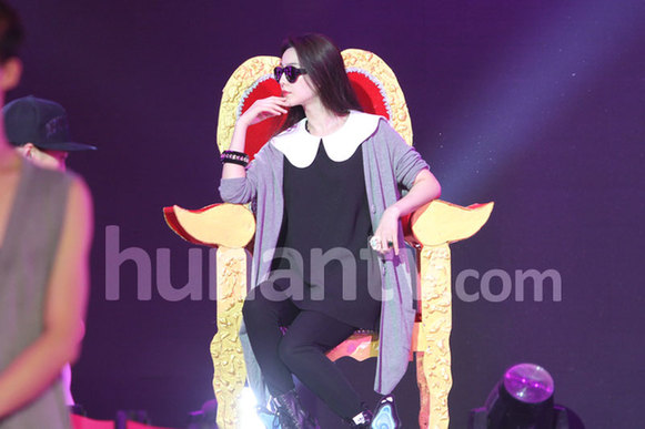 范冰冰彩排大本營似女王駕到 全程未摘墨鏡