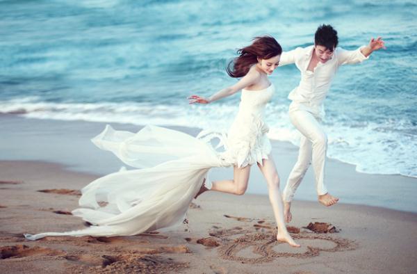 李小璐高清懷孕照 被賈乃亮吻腳 網友贊五官無死角