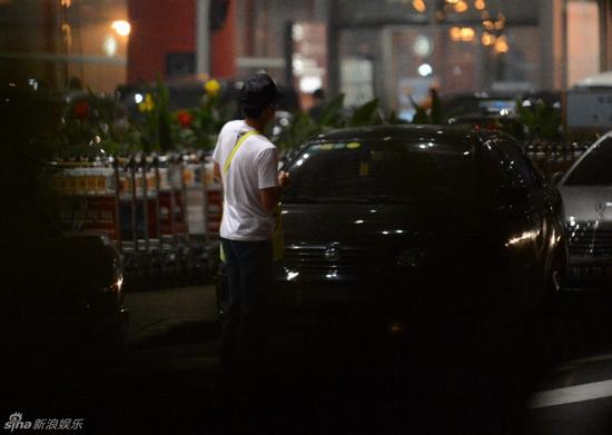 李晨憂(yōu)郁獨(dú)自回京