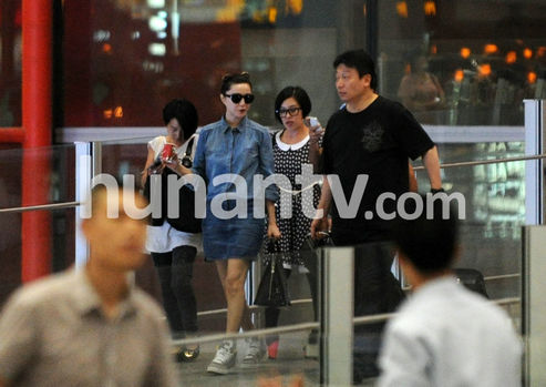 范冰冰“工裝”離京不見新男友