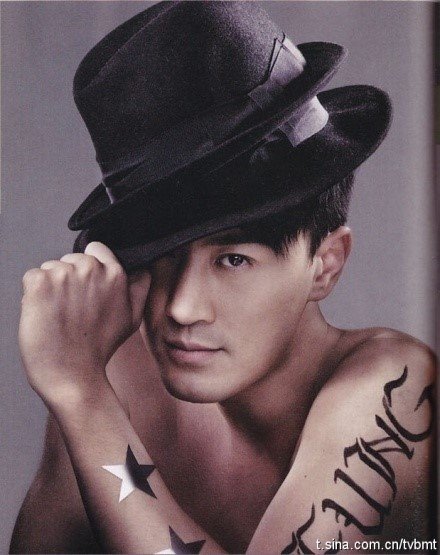 TVB早年集體半裸照曝光 王祖藍賣萌胡杏兒性感