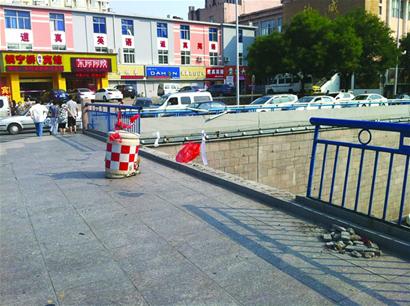 轎車凌晨墜下鎮寧橋 司機蹊蹺棄車離去