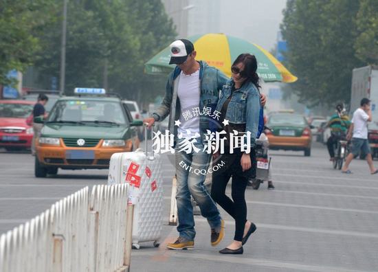 張馨予被曝曾離異 攜李晨高調牽手回家