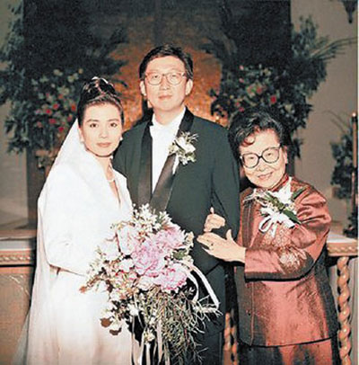 富婆女星婚禮排場PK 鐘楚紅百萬婚紗戰(zhàn)李嘉欣