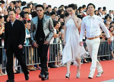 京城四美白冰八面玲瓏受力捧 傳被成龍潛規則