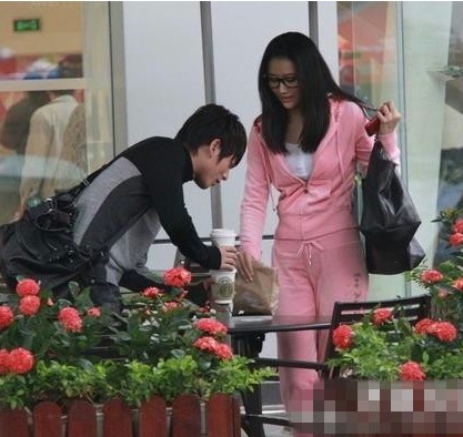 揭娛圈N女共侍一夫荒誕事 網友評韓寒不要臉