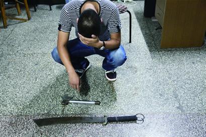 風雷二號40人落網 逃犯見警察壓帽檐被捉 風雷二號40人落網 逃犯見警察壓帽檐被捉