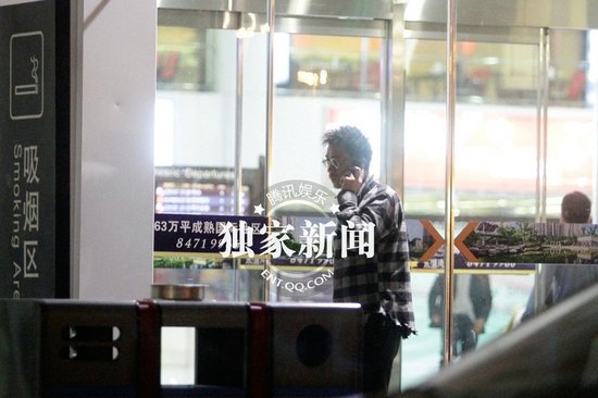 王學兵攜新歡小女友公開秀甜蜜