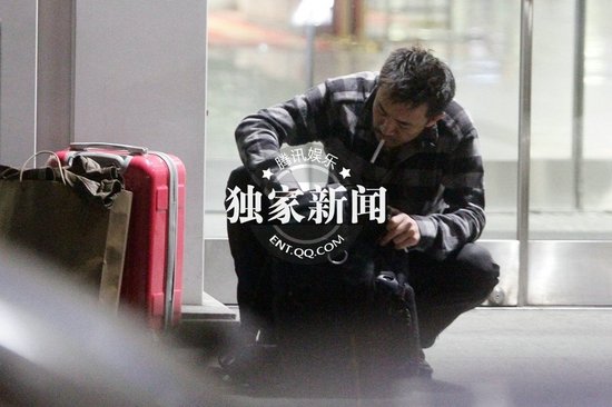 王學兵攜新歡小女友公開秀甜蜜