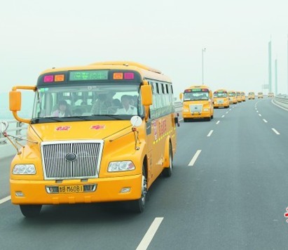 不避讓校車一次記6分 校車?？宽毻＼嚨却坏贸? align=