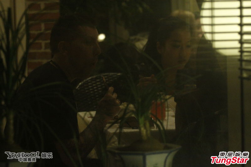 吉克雋逸缺席好聲音宣傳 密會國外友人口語流利