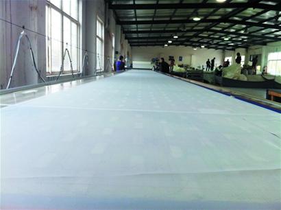 青島造出全國最大帆船 千平大帆能打開籃球賽 青島造出全國最大帆船 千平大帆能打開籃球賽