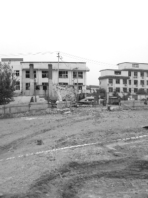 黃山外國語學校鍋爐爆炸現場一片狼藉