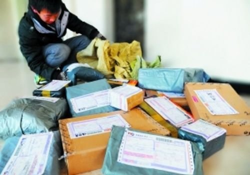 迅猛發展的中國快遞業,正面臨一場客戶信息泄露的風險。