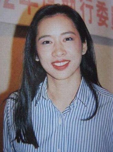 郭晶晶霍啟剛婚禮堪比公婆當年 婆婆朱玲玲年輕私密照曝光