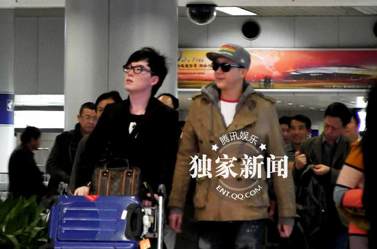 好聲音學員關喆機場現身 豪車豪宅彰顯身份