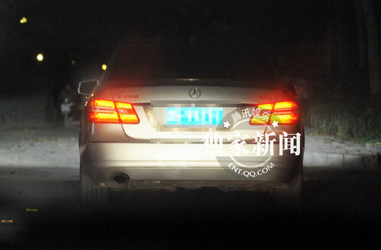 好聲音學員關喆機場現身 豪車豪宅彰顯身份