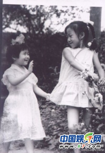 當紅名嘴罕見童年萌照曝光 謝娜撒嬌賣萌歐弟天生性感厚唇