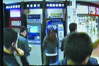 香港中路大型超市發生團伙盜竊案 3分鐘調包銀行卡