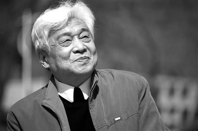 中國傳媒大學播音主持藝術學院前任院長、76歲的中國播音界泰斗張頌，因食道癌晚期醫治無效，于昨日在北京去世。新京報 宋佳音 攝