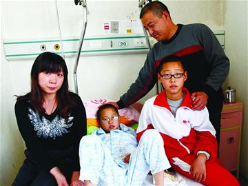 青島雙胞胎患罕見肝病 弟弟切脾仍難治哥哥隨時發病