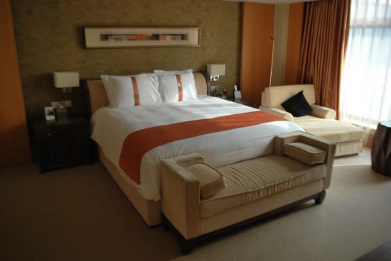 揭秘城陽酒店奢華CEO套房 每晚房價七千