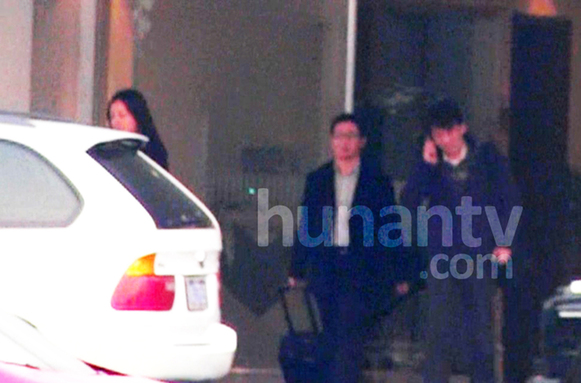 趙薇車內玩自拍發微博