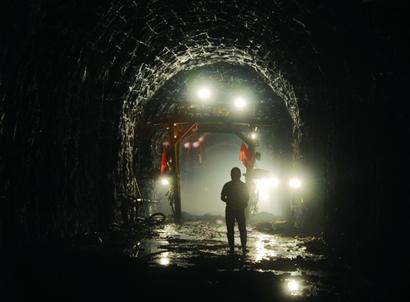 我市開始進入地鐵建設的高潮期 3號、2號線都已開工建設 1號、4號、6號線也將陸續開工 我市開始進入地鐵建設的高潮期 3號、2號線都已開工建設 1號、4號、6號線也將陸續開工