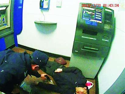 男子欠債喝農藥自殺倒在取款機旁 男子欠債喝農藥自殺倒在取款機旁