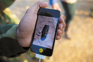 工人拍下鳴槍后留在現場的子彈殼 郎曉偉